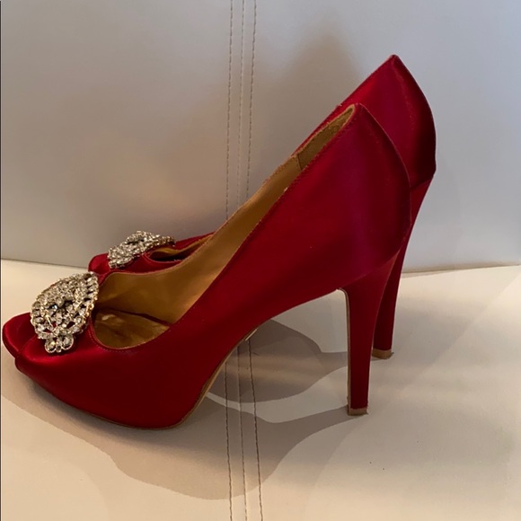 Red satin shoes - Picture 3 of 3